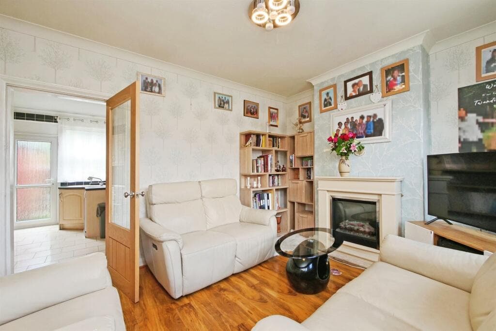 3 Bedroom Terraced House For Sale In Lucas Avenue, York, Yo30 Image 6