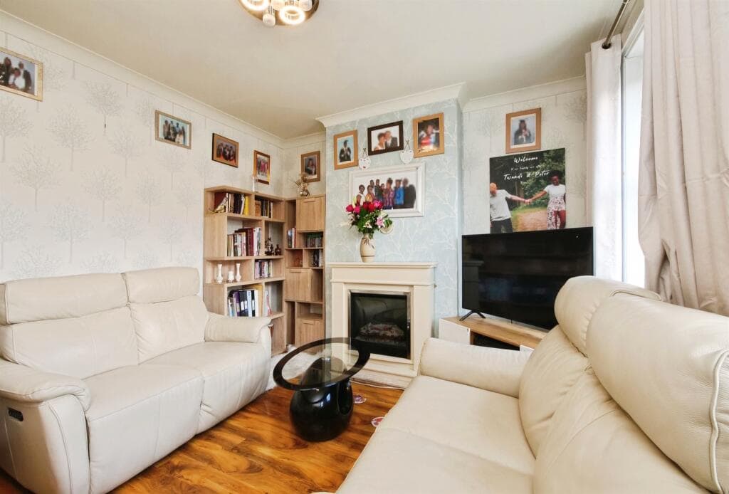 3 Bedroom Terraced House For Sale In Lucas Avenue, York, Yo30 Image 5