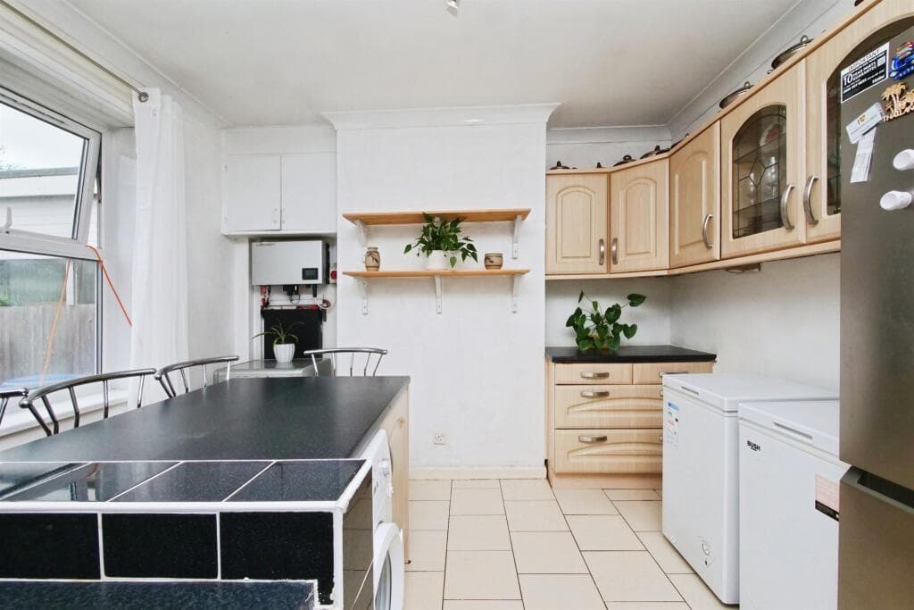 3 Bedroom Terraced House For Sale In Lucas Avenue, York, Yo30 Image 9