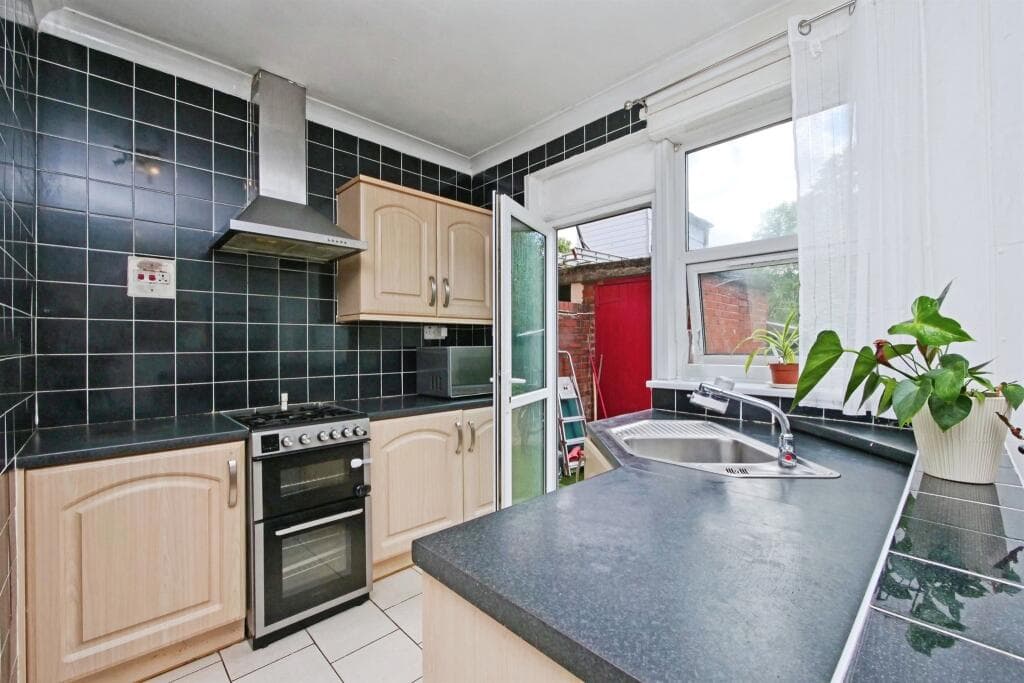 3 Bedroom Terraced House For Sale In Lucas Avenue, York, Yo30 Image 10