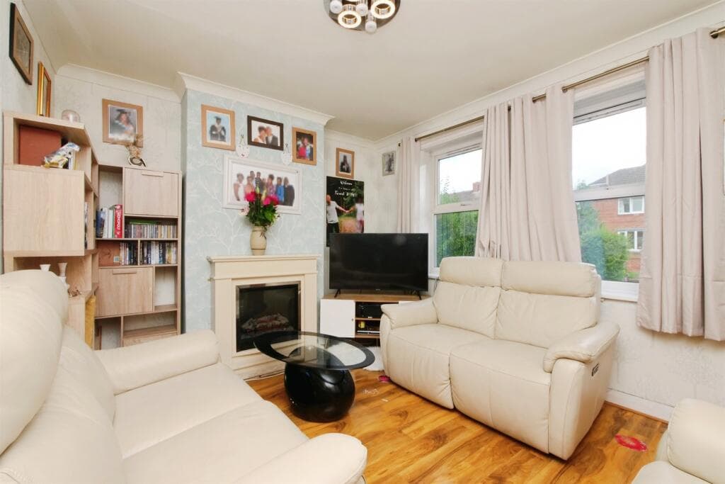 3 Bedroom Terraced House For Sale In Lucas Avenue, York, Yo30 Image 4
