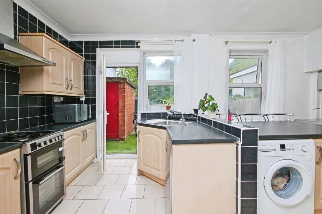 3 Bedroom Terraced House For Sale In Lucas Avenue, York, Yo30 Image 8