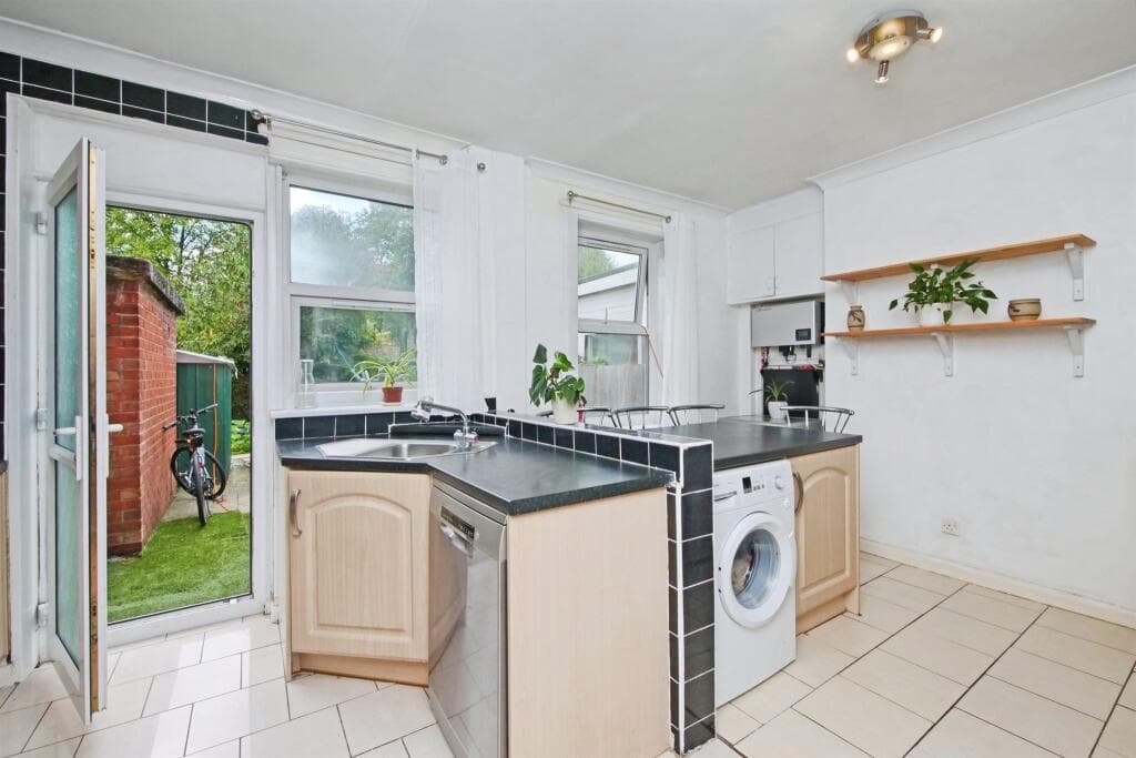 3 Bedroom Terraced House For Sale In Lucas Avenue, York, Yo30 Image 3