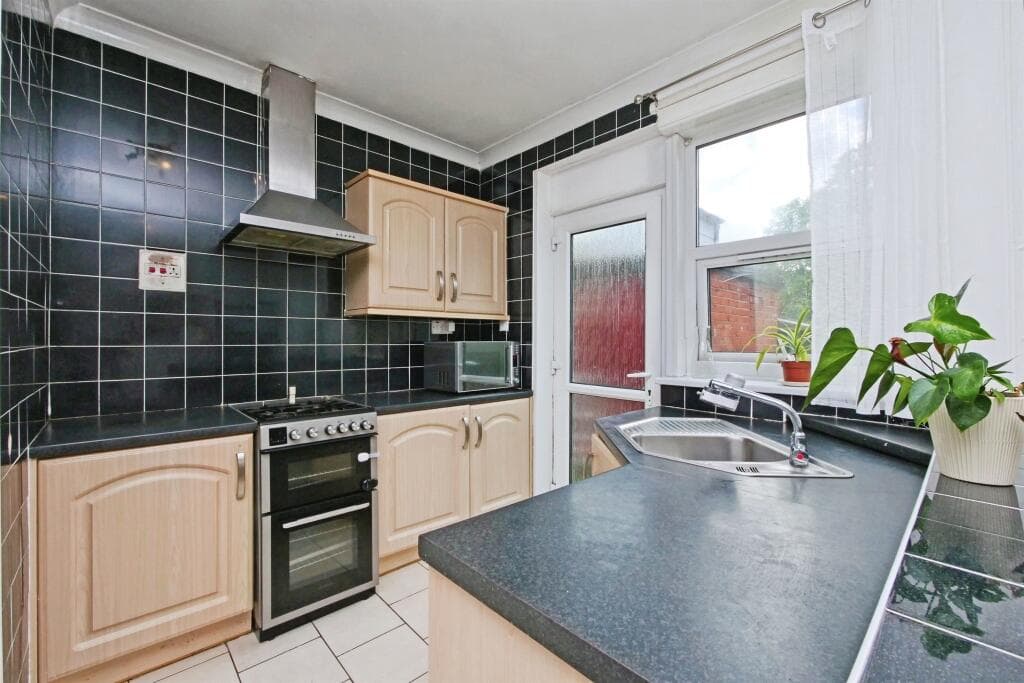 3 Bedroom Terraced House For Sale In Lucas Avenue, York, Yo30 Image 7