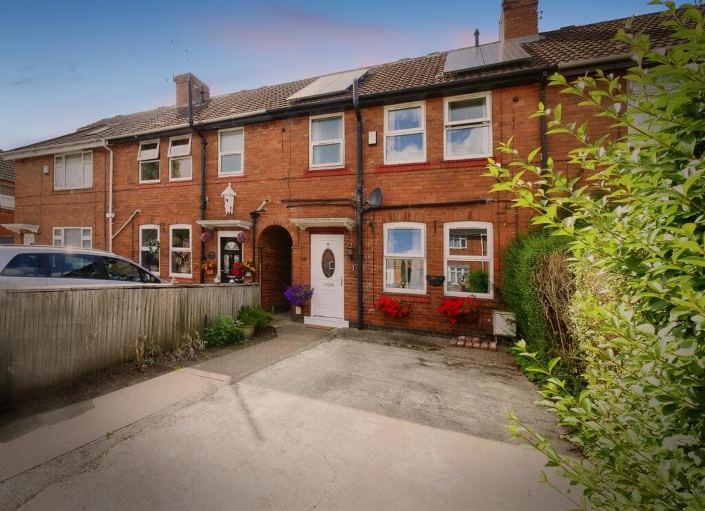 3 bedroom terraced house for sale in Lucas Avenue, York, YO30 - Terraced House in york