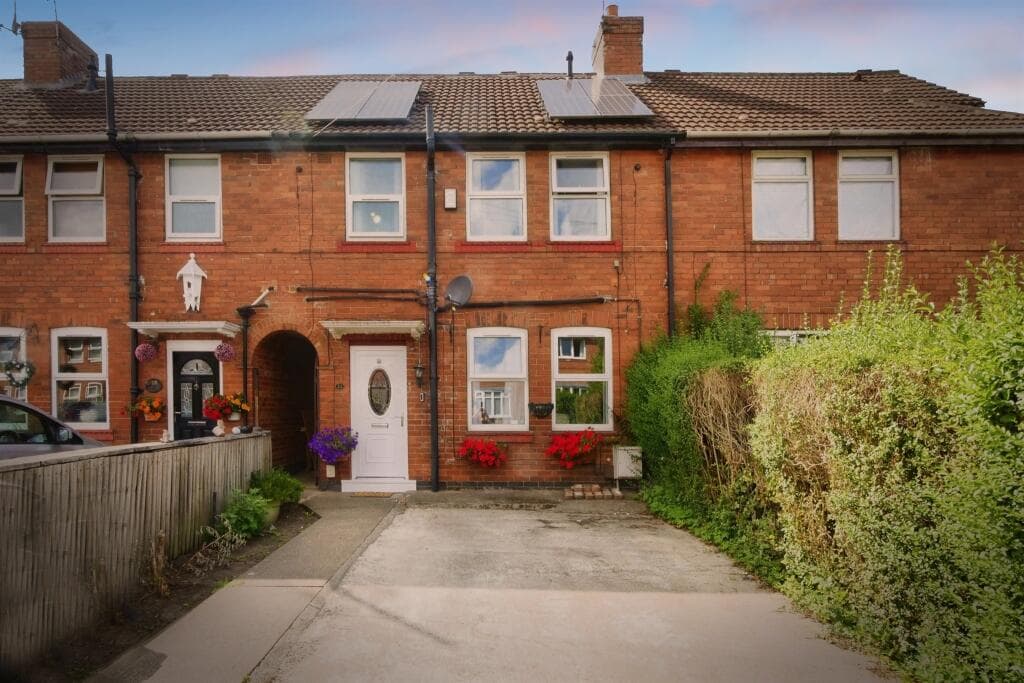 3 Bedroom Terraced House For Sale In Lucas Avenue, York, Yo30 Image 2
