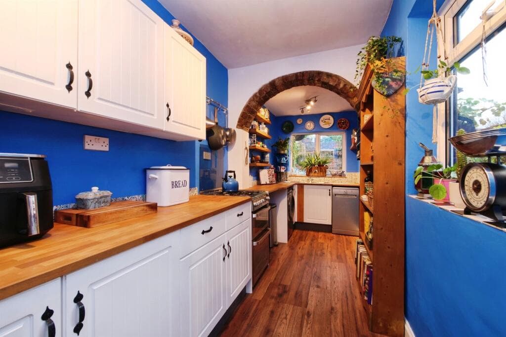 2 bedroom terraced house for sale in Huntington Road, YORK, YO31 Image 3