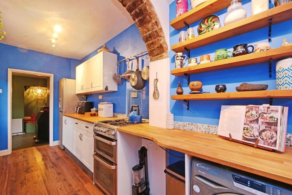 2 bedroom terraced house for sale in Huntington Road, YORK, YO31 Image 2