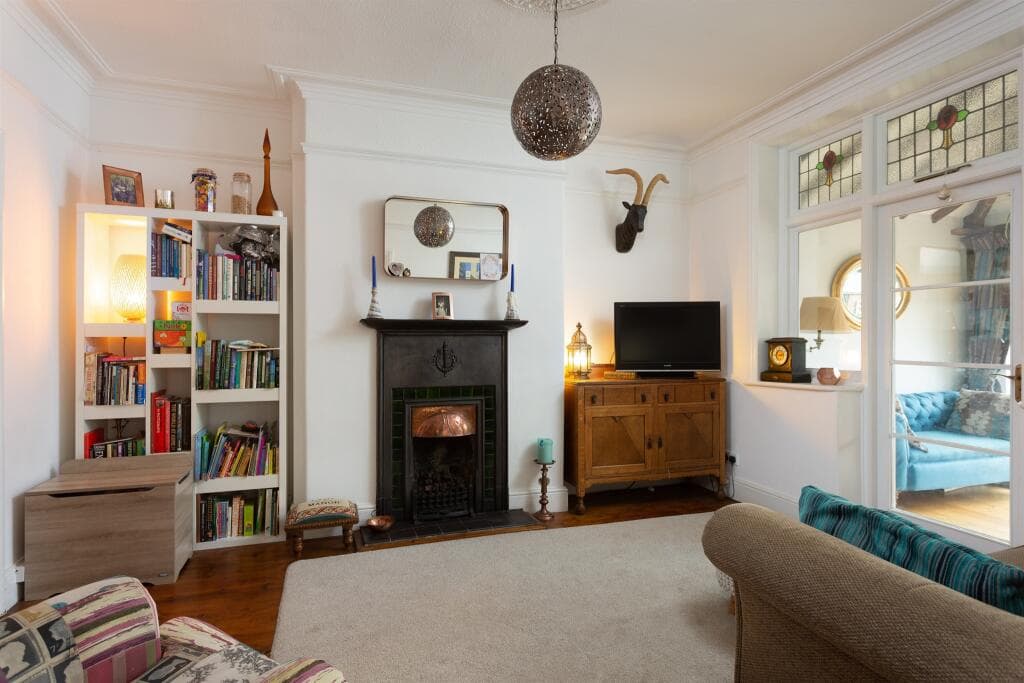 4 bedroom semi-detached house for sale in Chestnut Avenue, York, YO31 Image 4