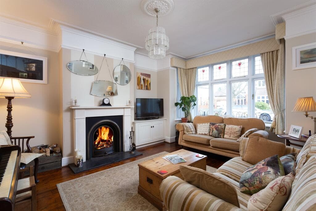 4 bedroom semi-detached house for sale in Chestnut Avenue, York, YO31 Image 2