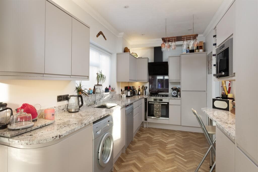 4 bedroom semi-detached house for sale in Chestnut Avenue, York, YO31 Image 8