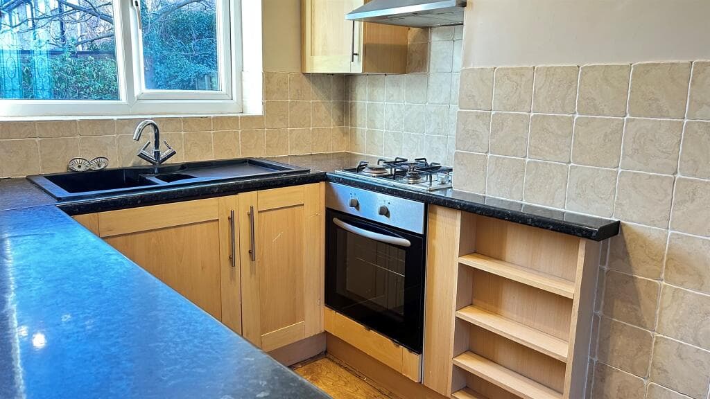 2 bedroom semi-detached house for sale in Kingsway West, York, YO24 Image 3