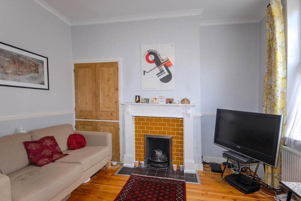 2 Bedroom Terraced House For Rent In St. Pauls Terrace, York, Yo24 Image 4
