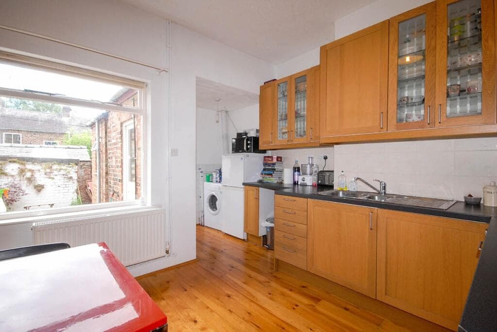 2 Bedroom Terraced House For Rent In St. Pauls Terrace, York, Yo24 Image 6