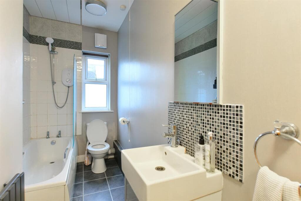 2 Bedroom Terraced House For Rent In Faber Street, York, Yo31 Image 5