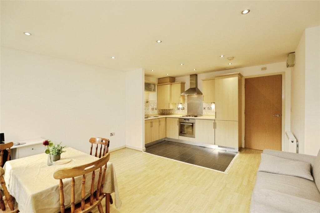 2 Bedroom Flat For Sale In Olympian Court, York, Yo10 Image 3