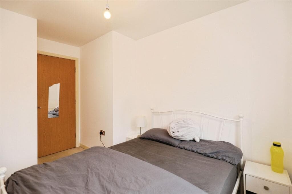 2 Bedroom Flat For Sale In Olympian Court, York, Yo10 Image 8