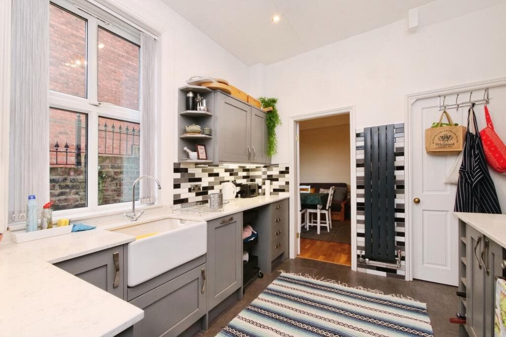 4 bedroom end of terrace house for sale in Scarcroft Hill, York, North Yorkshire, YO24 Image 6