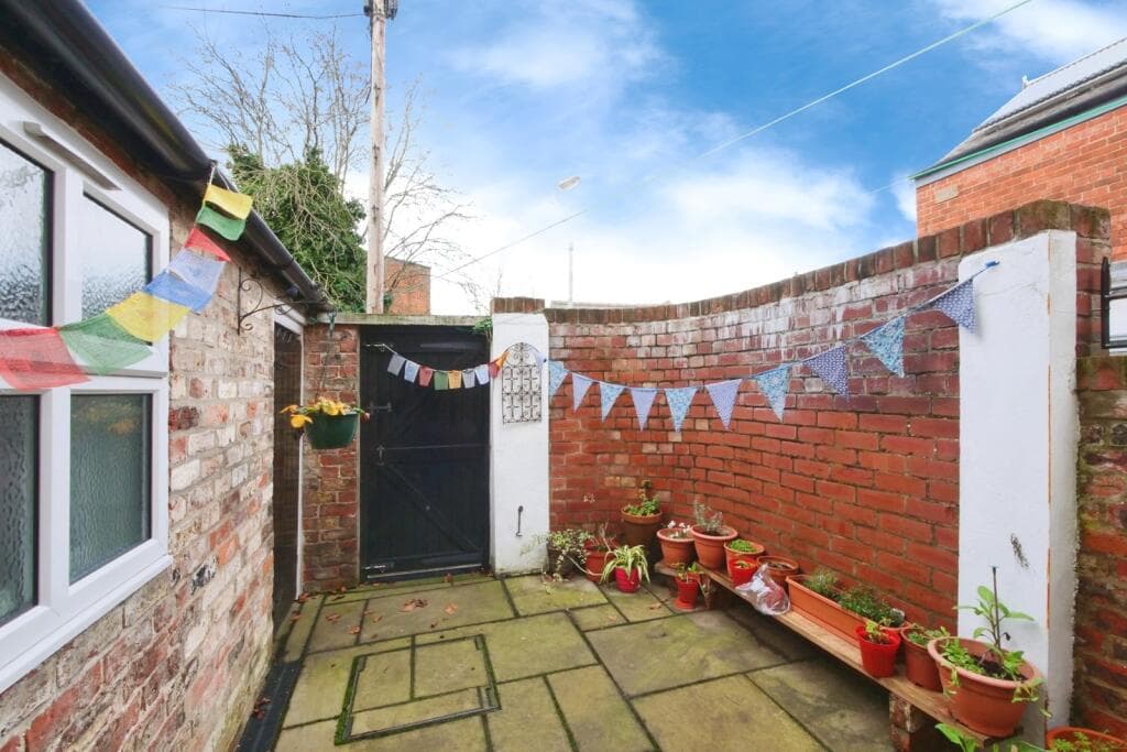 4 bedroom end of terrace house for sale in Scarcroft Hill, York, North Yorkshire, YO24 Image 9