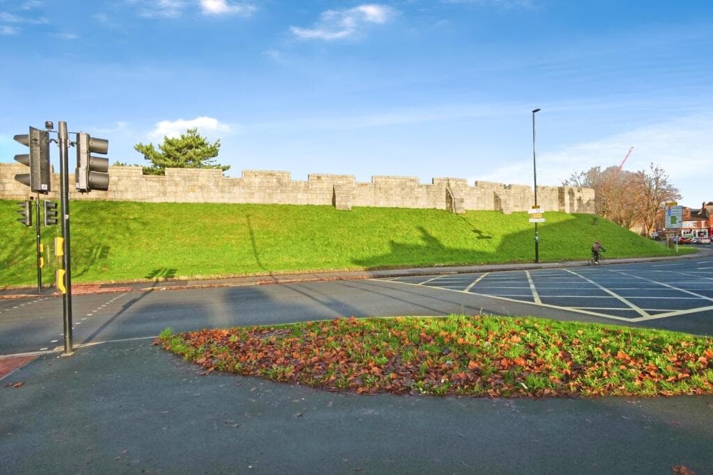 2 Bedroom Flat For Sale In Barbican Road, York, North Yorkshire, Yo10 Image 10
