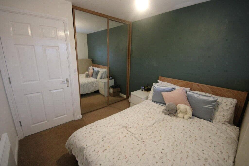 2 bedroom flat for sale in Princess Drive, York, North Yorkshire, YO26 Image 5
