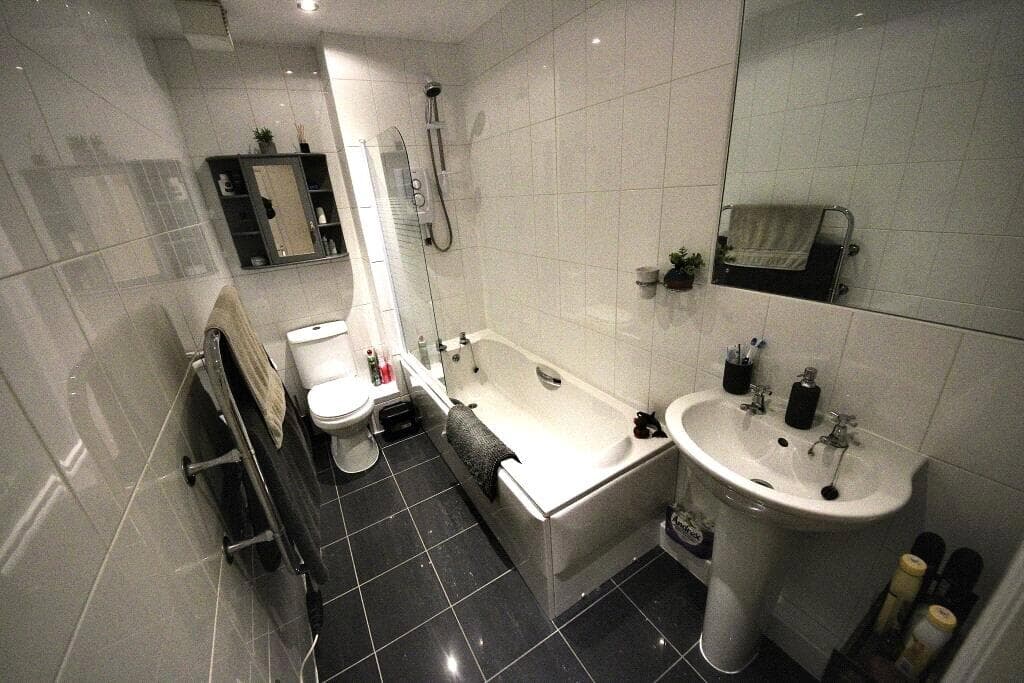 2 bedroom flat for sale in Princess Drive, York, North Yorkshire, YO26 Image 6