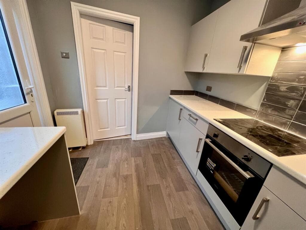 1 Bedroom Apartment For Rent In Garnet Terrace, Leeman Road, Yo26 Image 4