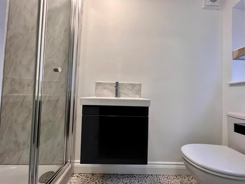 1 Bedroom Apartment For Rent In Garnet Terrace, Leeman Road, Yo26 Image 7