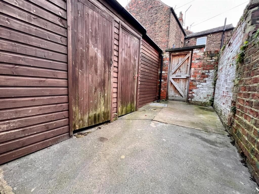 1 Bedroom Apartment For Rent In Garnet Terrace, Leeman Road, Yo26 Image 8