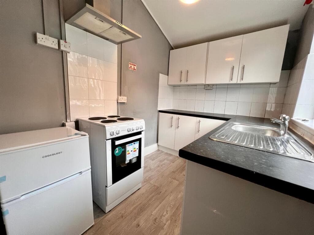 1 bedroom detached house for rent in Burton Stone Lane, Burton Stone Lane, YO30 Image 5