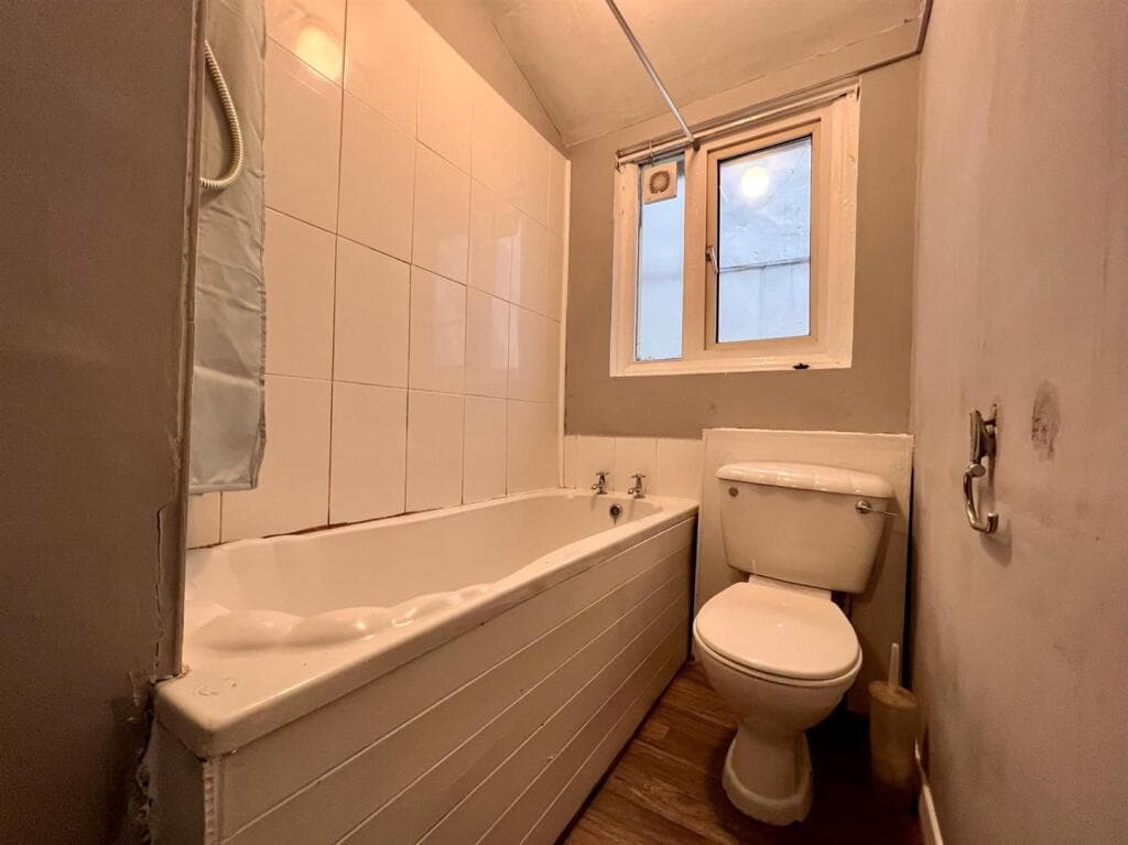 1 bedroom detached house for rent in Burton Stone Lane, Burton Stone Lane, YO30 Image 6