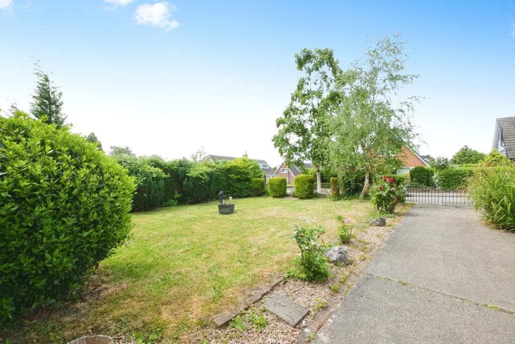 3 bedroom bungalow for sale in West Bank, York, North Yorkshire, YO24 Image 2
