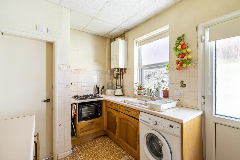 3 bedroom terraced house for sale in Alma Terrace, York, YO10 Image 5