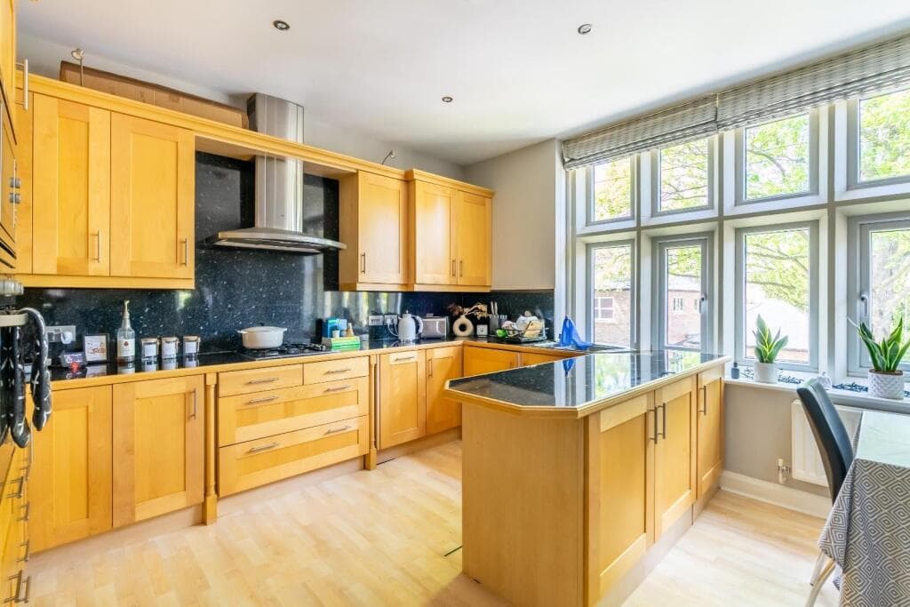 2 bedroom apartment for sale in St. Olaves Road, York, YO30 Image 2