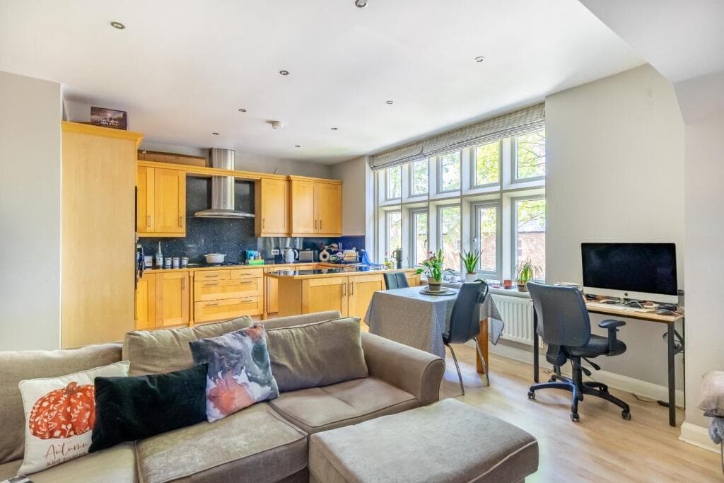 2 bedroom apartment for sale in St. Olaves Road, York, YO30 Image 4