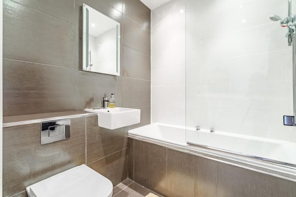 2 bedroom apartment for sale in St. Olaves Road, York, YO30 Image 5