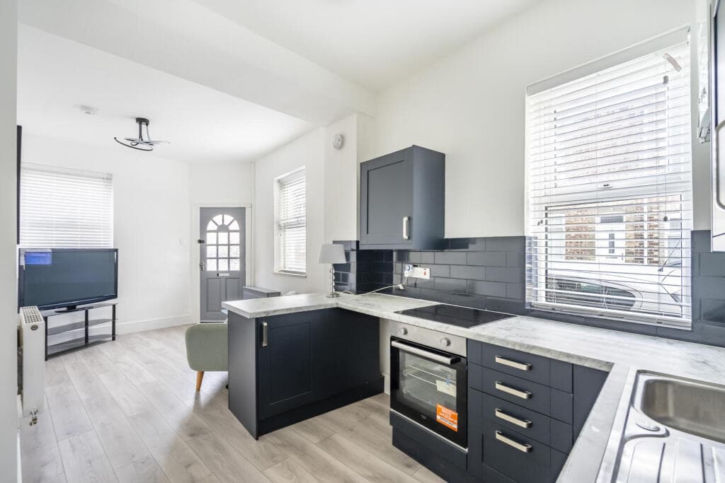 1 Bedroom Apartment For Sale In Stamford Street East Leeman Road, Yo26 Image 2