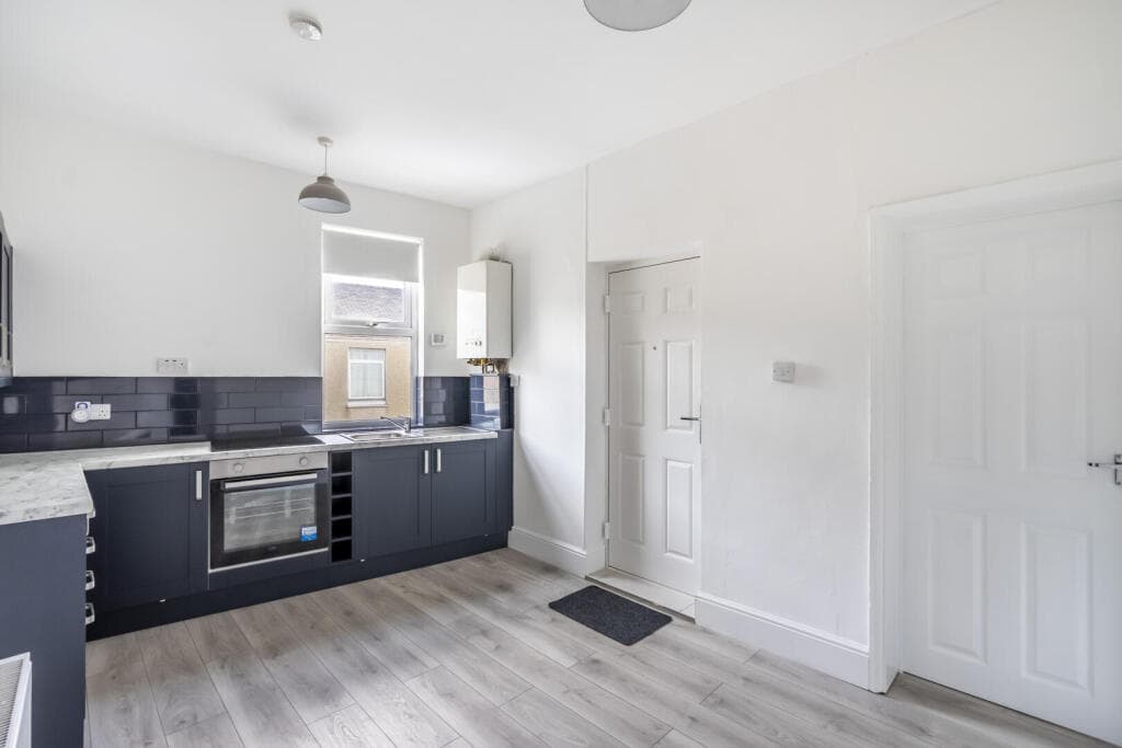 1 Bedroom Apartment For Sale In Stamford Street East, York, Yo26 Image 2