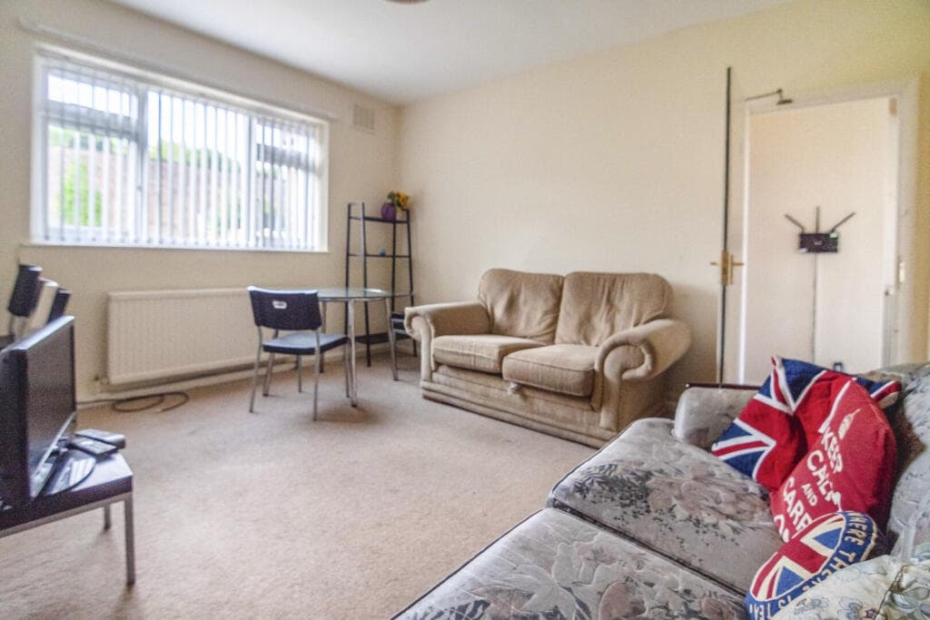 4 bedroom semi-detached house for sale in Alne Terrace, York, YO10 Image 2