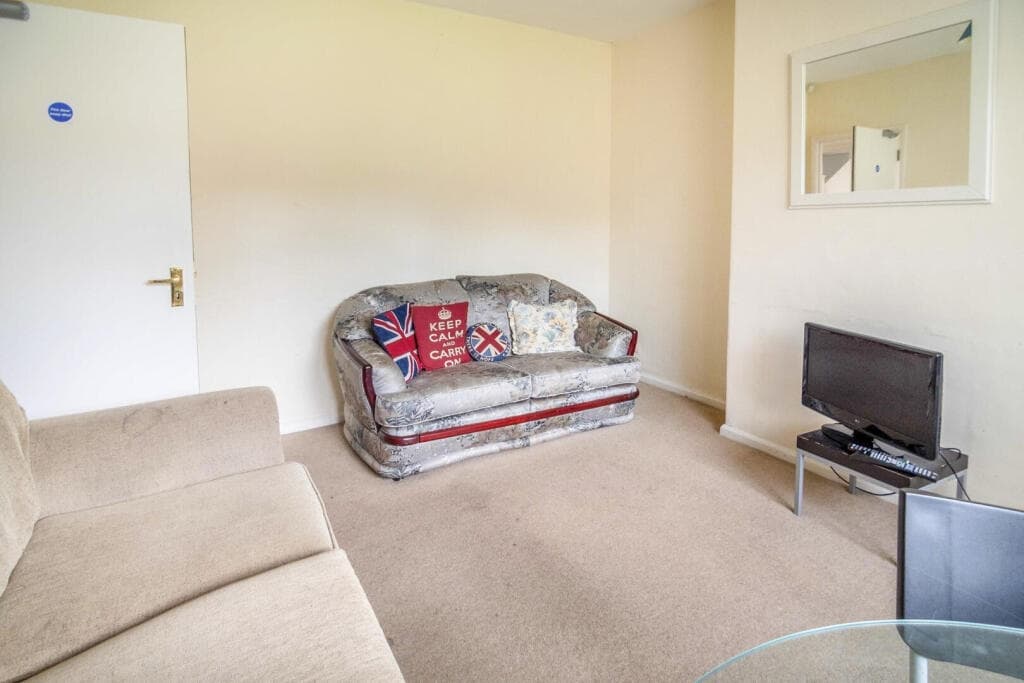 4 bedroom semi-detached house for sale in Alne Terrace, York, YO10 Image 3