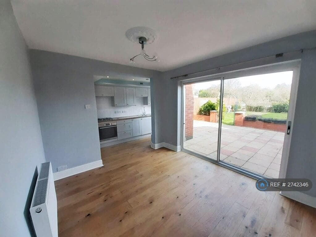 4 Bedroom Semi-Detached House For Rent In Beech Avenue, York, Yo24 Image 4