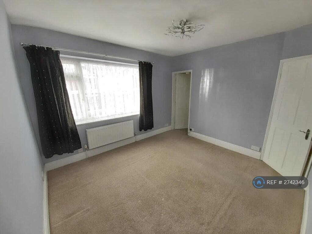 4 Bedroom Semi-Detached House For Rent In Beech Avenue, York, Yo24 Image 5