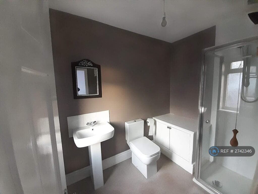 4 Bedroom Semi-Detached House For Rent In Beech Avenue, York, Yo24 Image 6