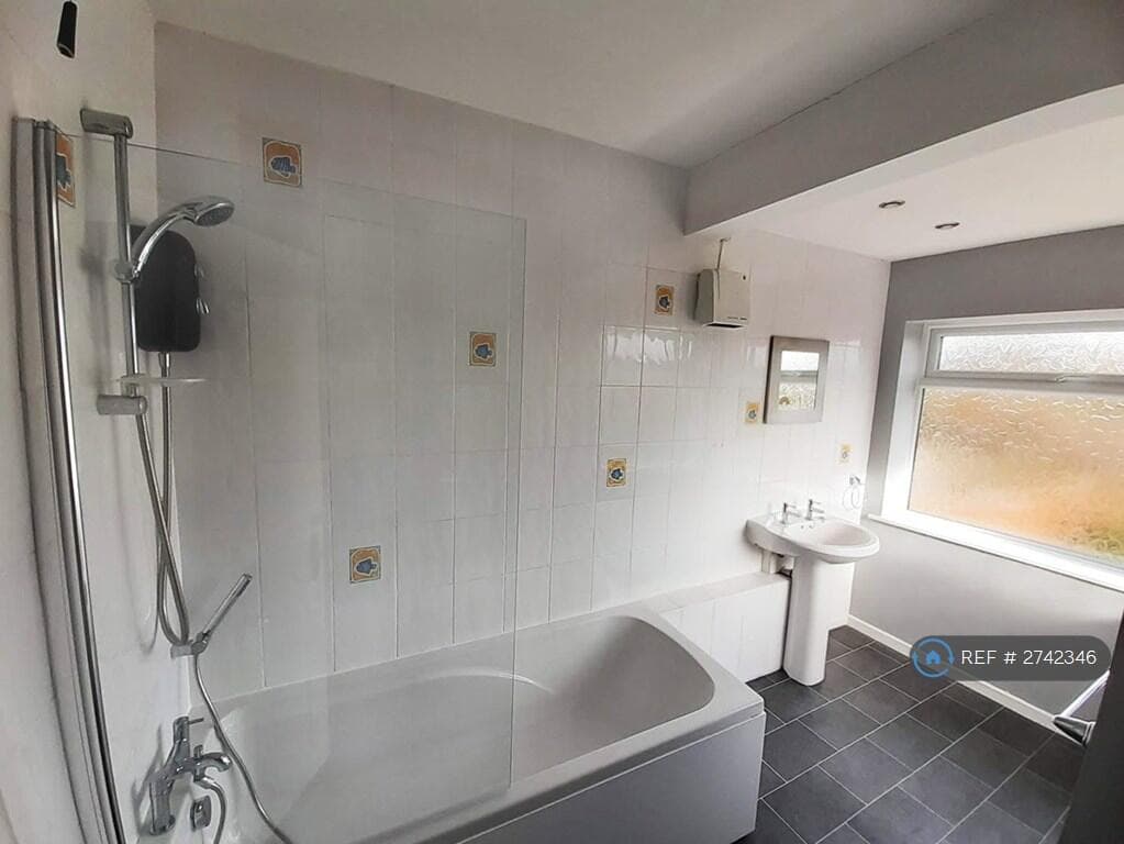 4 Bedroom Semi-Detached House For Rent In Beech Avenue, York, Yo24 Image 7