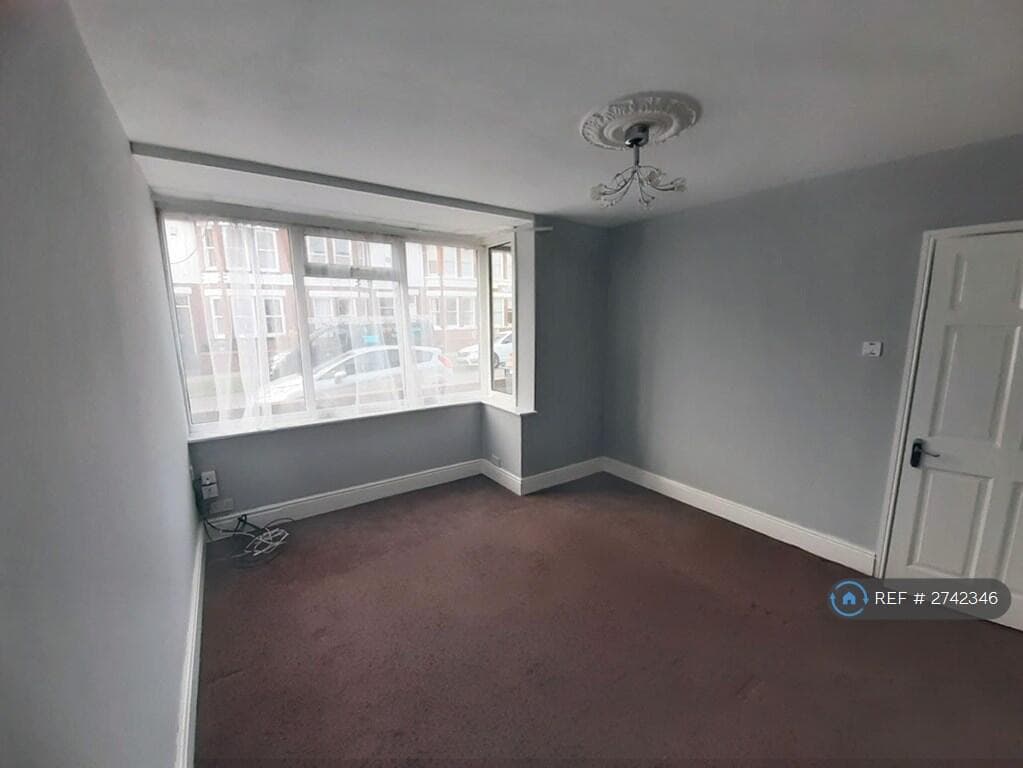 4 Bedroom Semi-Detached House For Rent In Beech Avenue, York, Yo24 Image 9