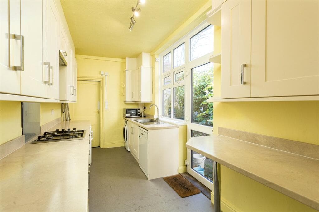 4 bedroom terraced house for sale in Portland Street, York, North Yorkshire, YO31 Image 2