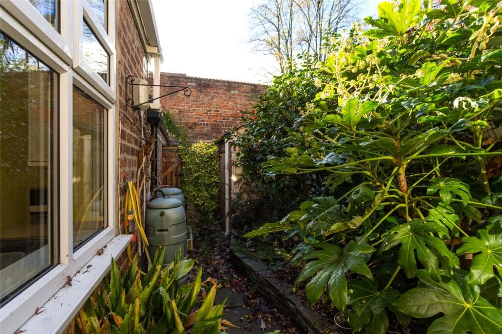 4 bedroom terraced house for sale in Portland Street, York, North Yorkshire, YO31 Image 9