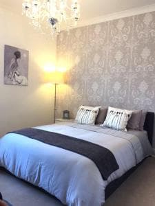 Entire 2-bedroom house with garden