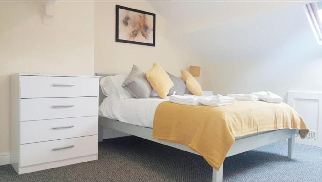 Accommodation at Bradford Hidden Gem - Free Parking in bradford