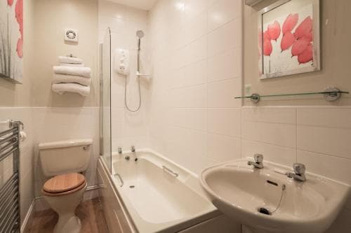 Accommodation at Fayvan Apartments in whitby